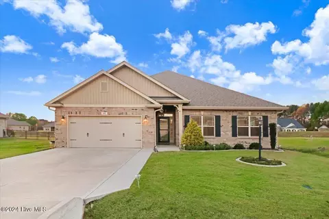 105 Mandarin Dr, Pikeville, NC 27863