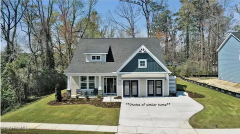 913 Nassau Ct, New Bern, NC 28560