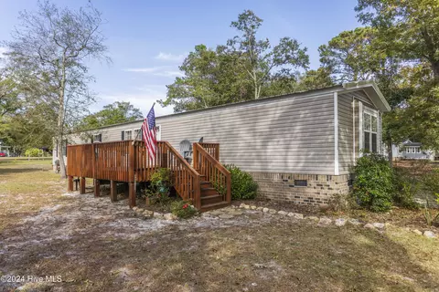 729 Magnolia Dr, Sunset Beach, NC 28468