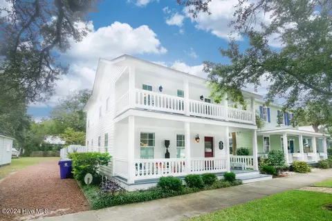 313 E Moore St, Southport, NC 28461