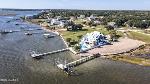 122 John L Hurst Dr, Swansboro, NC 28584