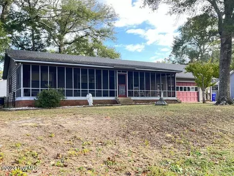 138 NW 17th St, Oak Island, NC 28465