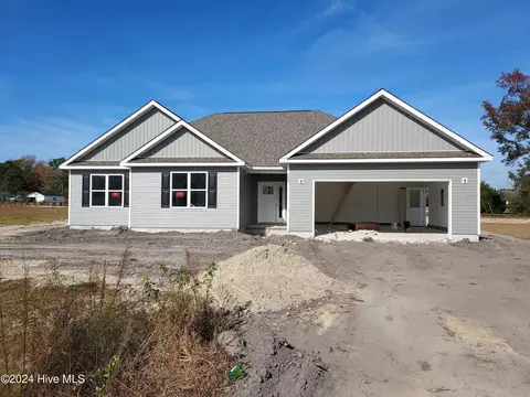 659 Bright Harvest Dr, Maysville, NC 28555