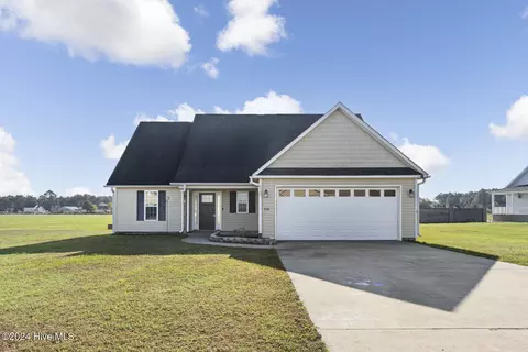 114 Cherry Grove Dr, Richlands, NC 28574