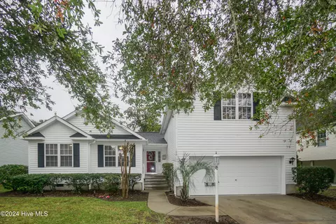 106 SE 21st St, Oak Island, NC 28465