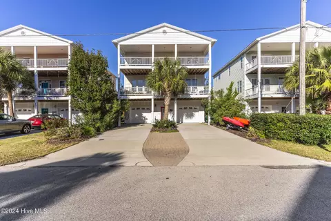 1718 Mackerel Ln, Kure Beach, NC 28449