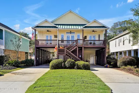 155 NE 8th St, Oak Island, NC 28465