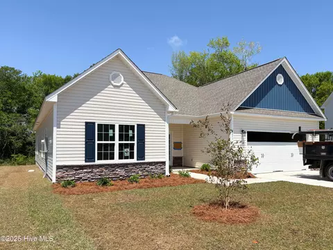 493 Pebble Shore Dr, Sneads Ferry, NC 28460