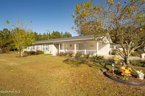 2741 Stag Park Rd, Burgaw, NC 28425
