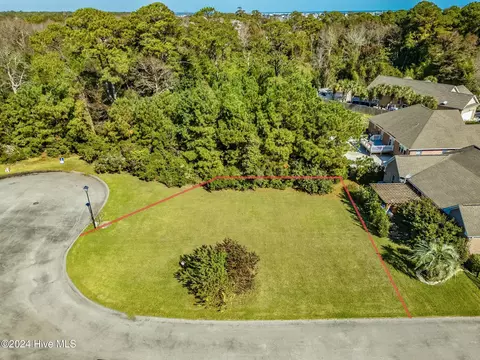 136 Lighthouse Dr, Carolina Beach, NC 28428