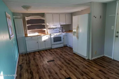 111 Boyle Dr, Hampstead, NC 28443 photo 4