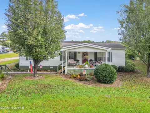 932 Charlotte Ave SW, Calabash, NC 28467