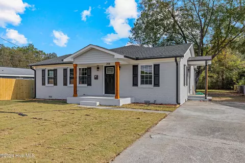 208 N Forbes St, La Grange, NC 28551