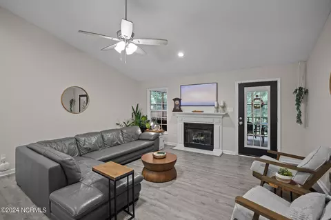 2129 Perrytown Loop Rd, New Bern, NC 28562 photo 4