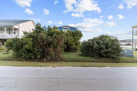 5213 E Pelican Dr, Oak Island, NC 28465