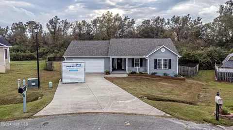 111 Pebble Grove Dr, Richlands, NC 28574