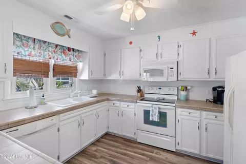 Kitchen - 131 Marlin Dr, Holden Beach, NC 28462 photo 3 of 5
