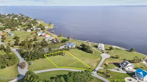 3003 Maritime Dr, Oriental, NC 28571