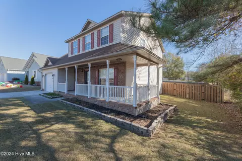 102 Ridgewood Ct, Jacksonville, NC 28546