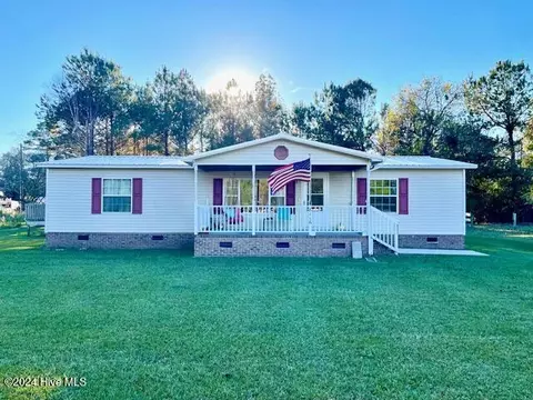 8116 Twisted Hickory Rd, Bladenboro, NC 28320