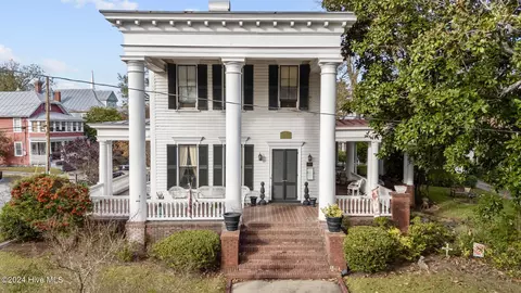 516 Pollock St, New Bern, NC 28562