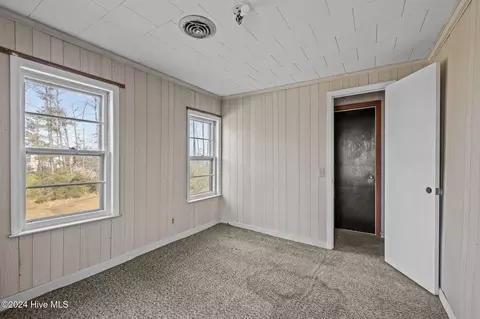 Bedroom - 1056 Highway 70, Davis, NC 28524 photo 5 of 7