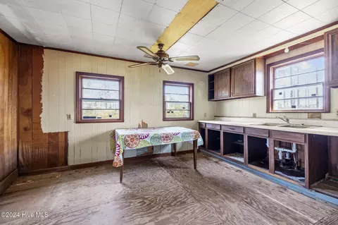 Kitchen - 1056 Highway 70, Davis, NC 28524 photo 1 of 2
