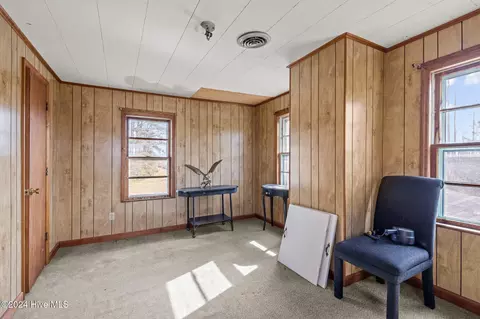 Bedroom - 1056 Highway 70, Davis, NC 28524 photo 3 of 7
