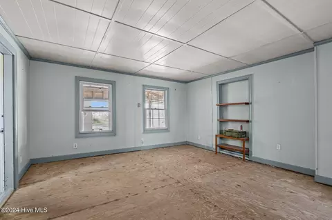 Living - 1056 Highway 70, Davis, NC 28524 photo 1 of 1