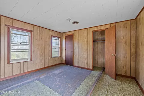Bedroom - 1056 Highway 70, Davis, NC 28524 photo 4 of 7