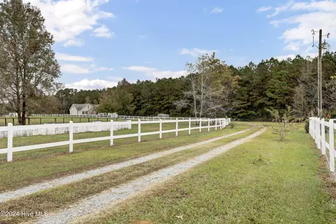 Entry Way - 94 Old Mill Rd, Willard, NC 28478 photo 2 of 3