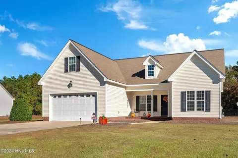 589 Cottonport Dr, Grimesland, NC 27837