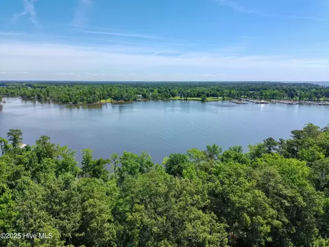 11 Peninsula Shores Way, Hertford, NC 27944