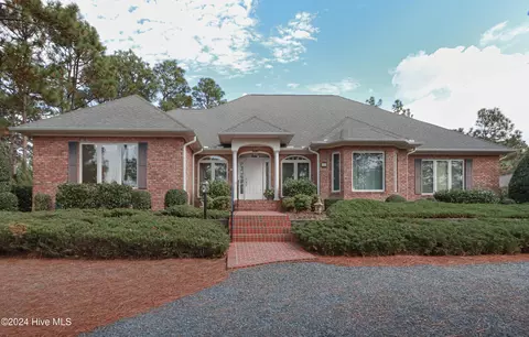 8 Interlachon Ln, Pinehurst, NC 28374