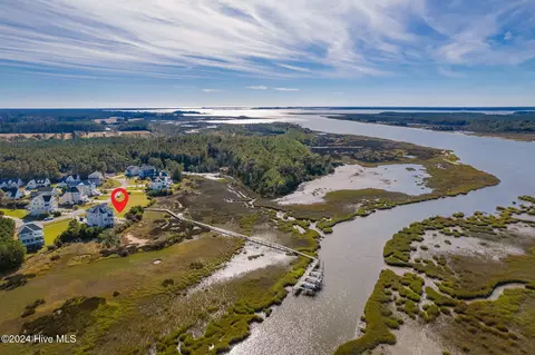 526 Shipmast Ct, Beaufort, NC 28516