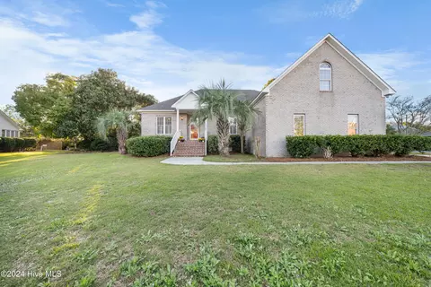 123 Lighthouse Dr, Carolina Beach, NC 28428