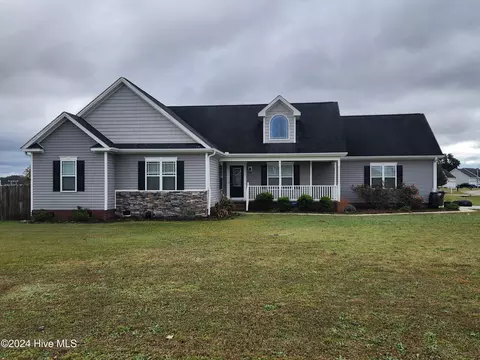 200 Willowbrook Dr, Pikeville, NC 27863