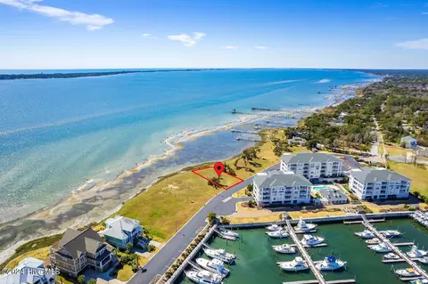 137 Lands End Rd, Morehead City, NC 28557