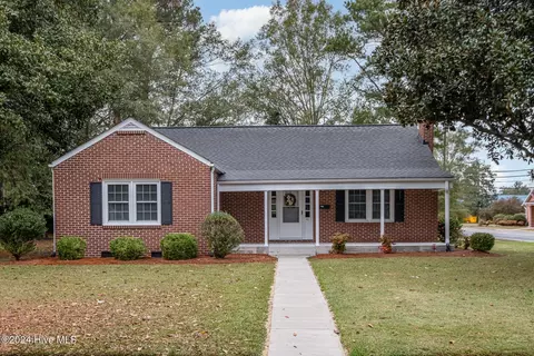 511 N Raiford St, Selma, NC 27576