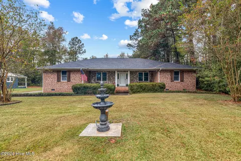 129 Lakewood Dr, Jacksonville, NC 28546