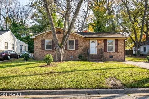 13 Vance St, Greenville, NC 27834