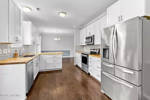 Kitchen - 729 Thrush Dr, Vass, NC 28394 photo 4 of 4