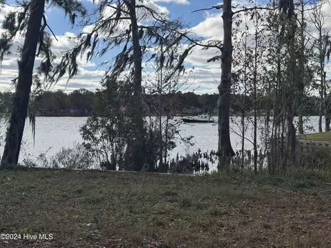 23 Boshers Point Dr, Hertford, NC 27944