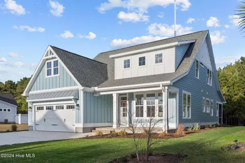 513 Moss Lake Ln, Holly Ridge, NC 28445