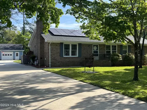 5214 Meadowbrook Dr, Trent Woods, NC 28562
