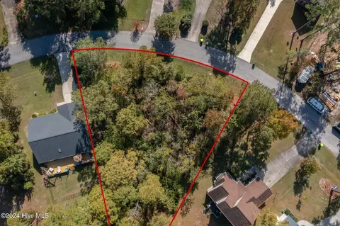 904 Caroline Ct, New Bern, NC 28560