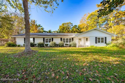810 Williams Rd, New Bern, NC 28562