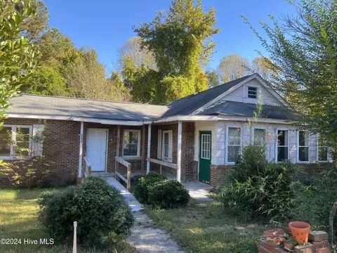 335 Lincoln Ave, West End, NC 27376