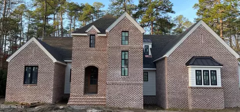 213 Crescent Ct, Pinehurst, NC 28374
