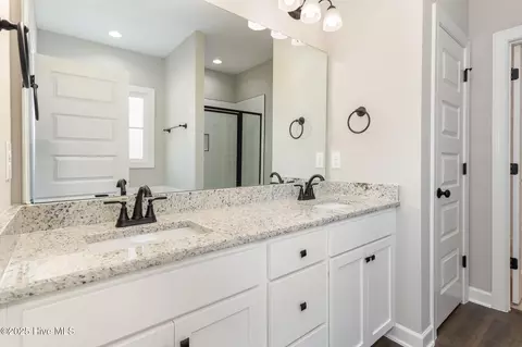 Bath - 191 Pepperdam St, Smithfield, NC 27577 photo 2 of 4